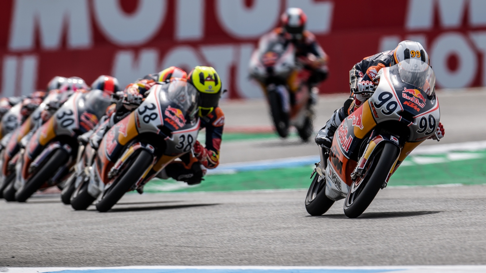 NoTodoMotoGP: Podio de Xavi Forés y dobletes de Carlos Tatay y Víctor Rodríguez