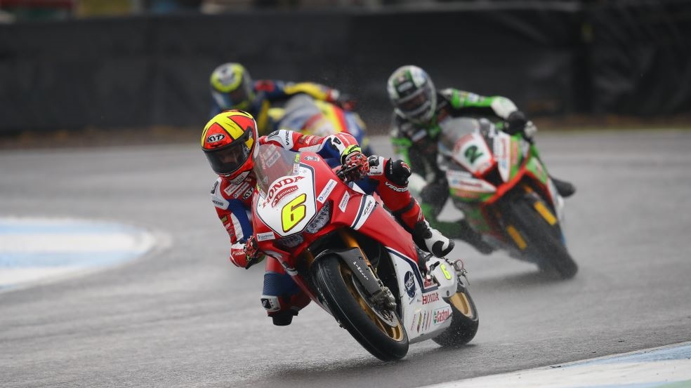 NoTodoMotoGP: Podio de Xavi Forés y dobletes de Carlos Tatay y Víctor Rodríguez