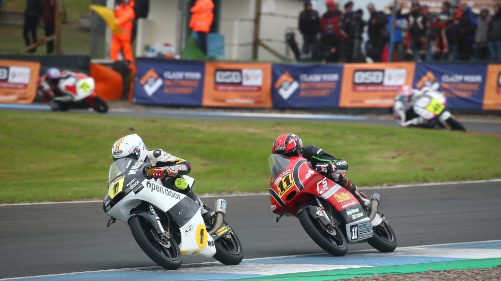 NoTodoMotoGP: Podio de Xavi Forés y dobletes de Carlos Tatay y Víctor Rodríguez