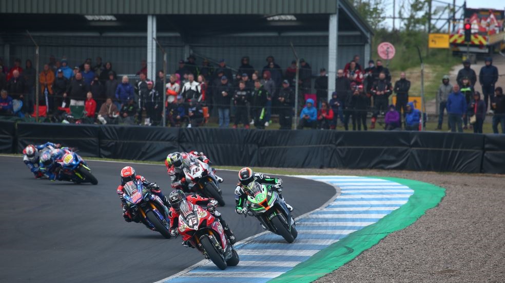 NoTodoMotoGP: Podio de Xavi Forés y dobletes de Carlos Tatay y Víctor Rodríguez