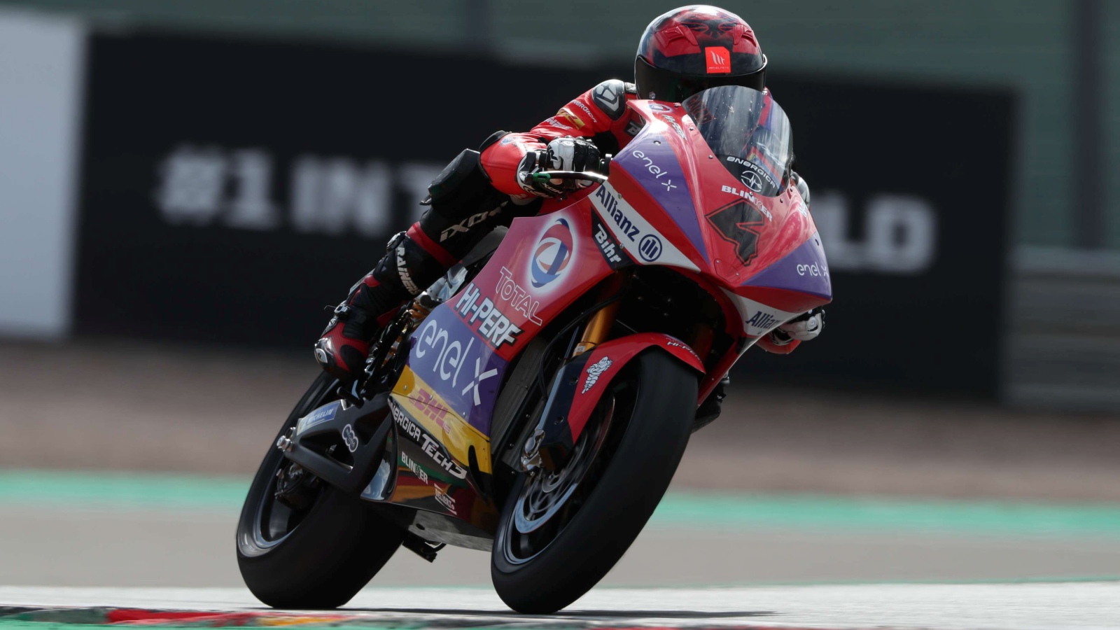 Niki Tuuli se lleva la primera E-Pole de la historia de MotoE delante de Héctor Garzó