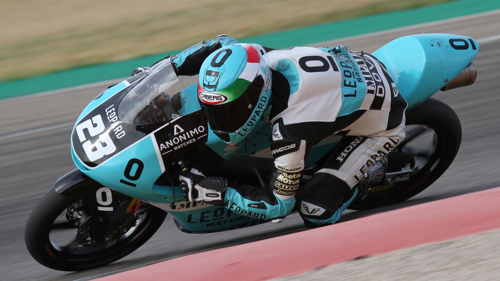 Xavi Artigas logra su primer triunfo en el Mundial Junior de Moto3 ante Jeremy Alcoba