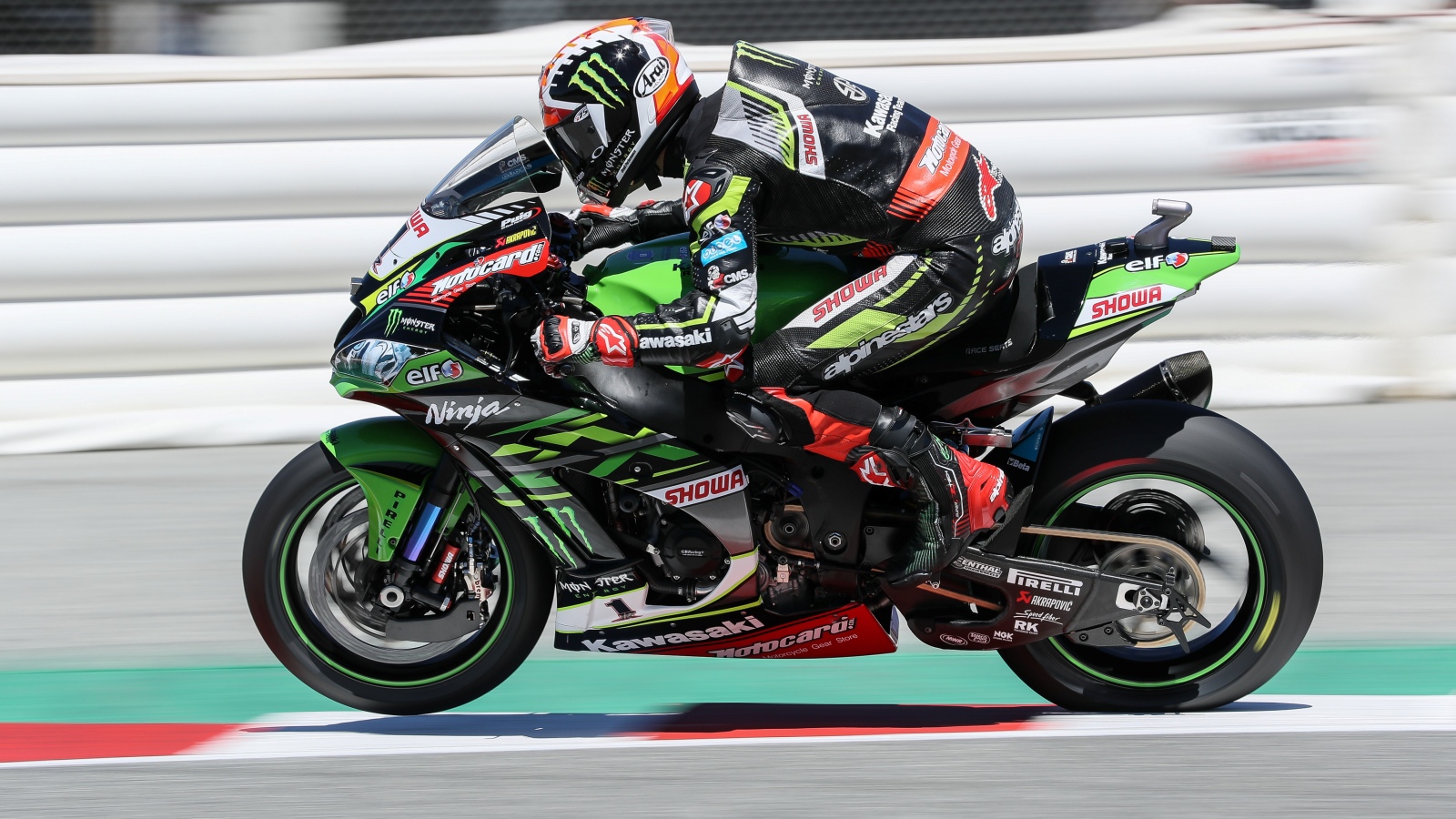 Chaz Davies impide el triplete de Jonathan Rea en Laguna Seca y Álvaro Bautista abandona