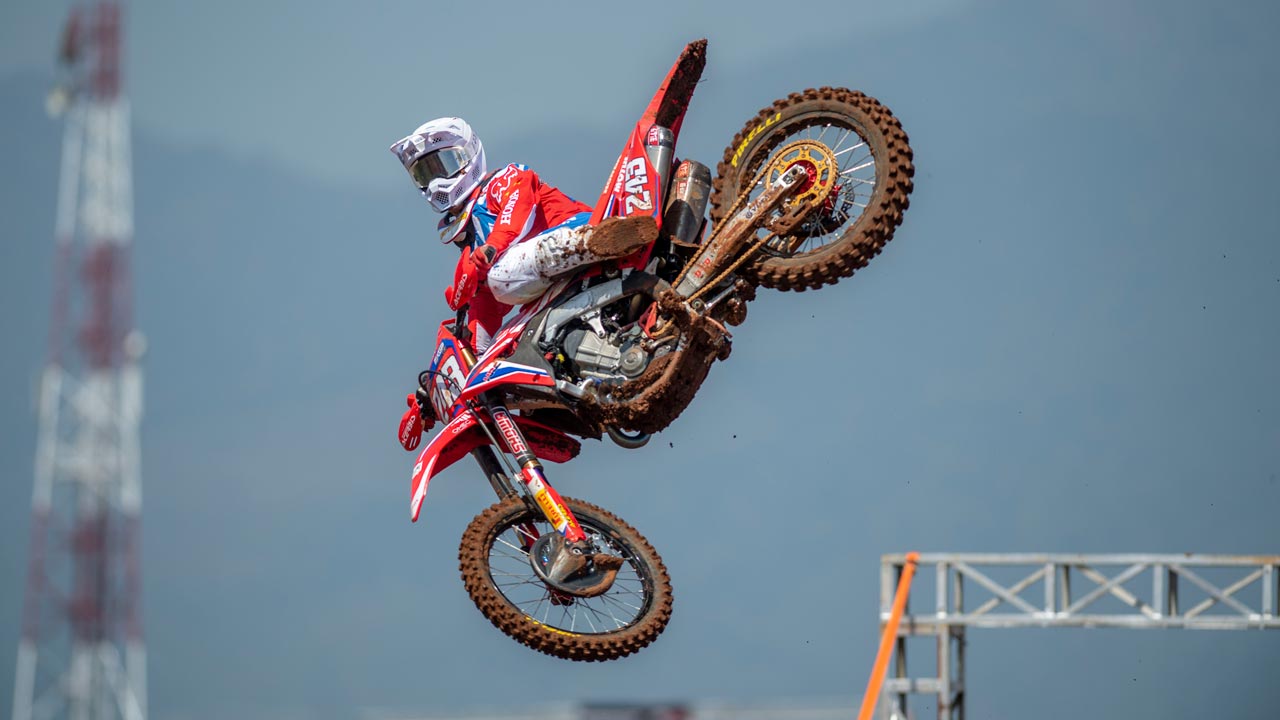 Jorge Prado y Tim Gajser, imparables en el MXGP de Asia