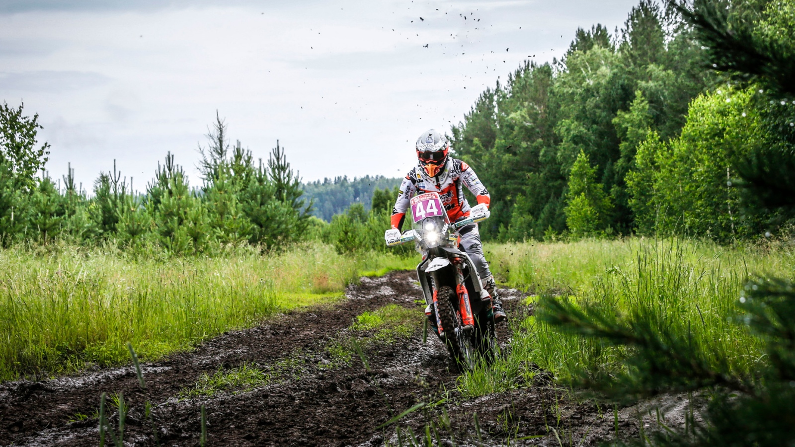 Sam Sunderland gana el Silk Way 2019 y es más líder del Mundial de Rallies