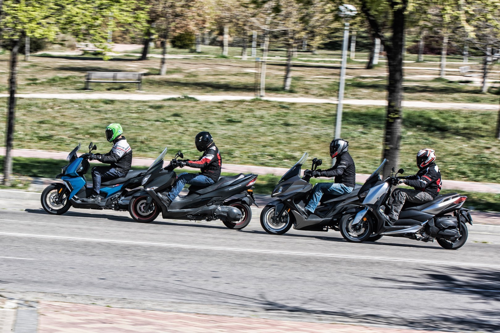 Comparativa Scooter 400: BMW C 400 X, KYMCO Xciting 400, Suzuki Burgman 400, Yamaha XMAX 400