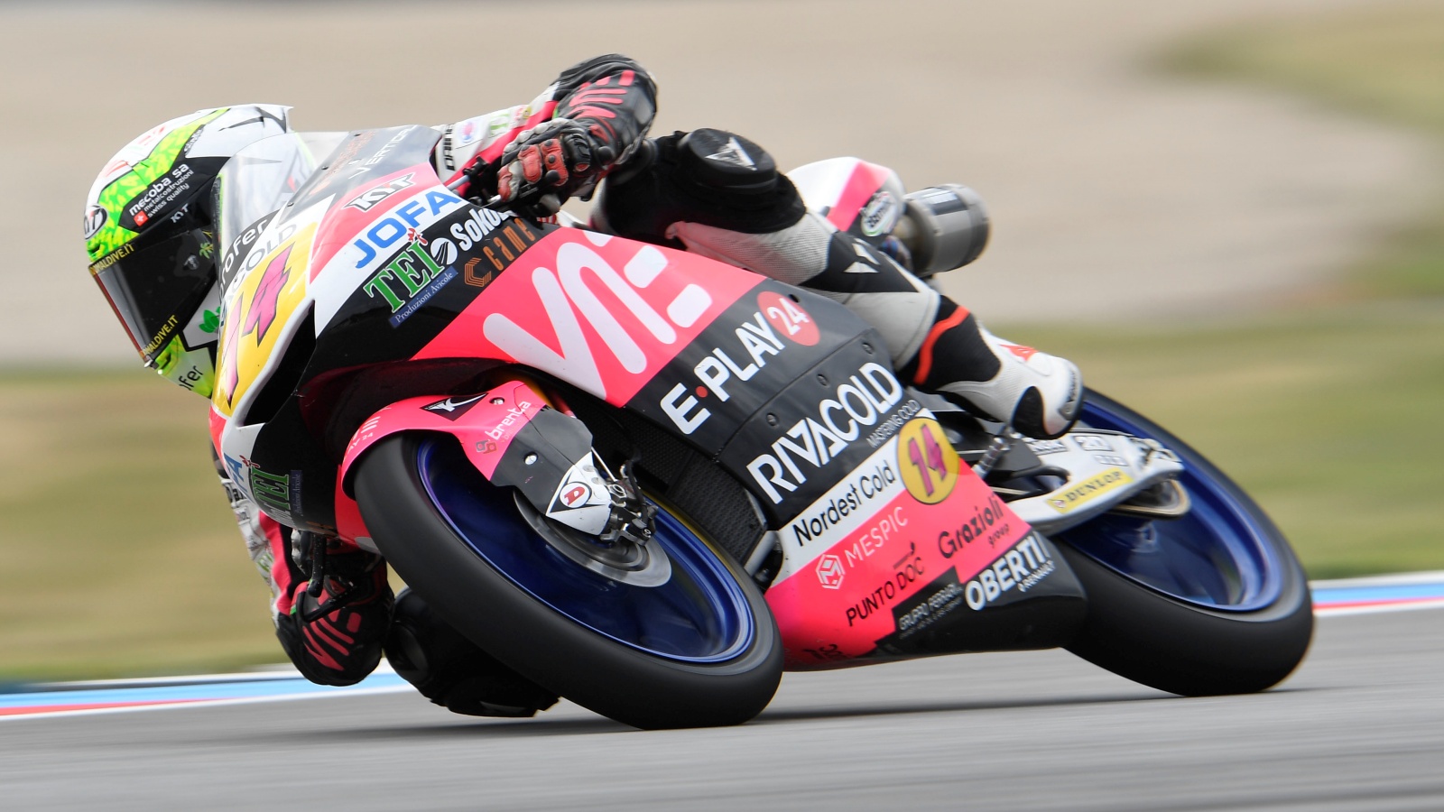 Arón Canet bate a Lorenzo Dalla Porta en Brno y le arrebata el liderato de Moto3