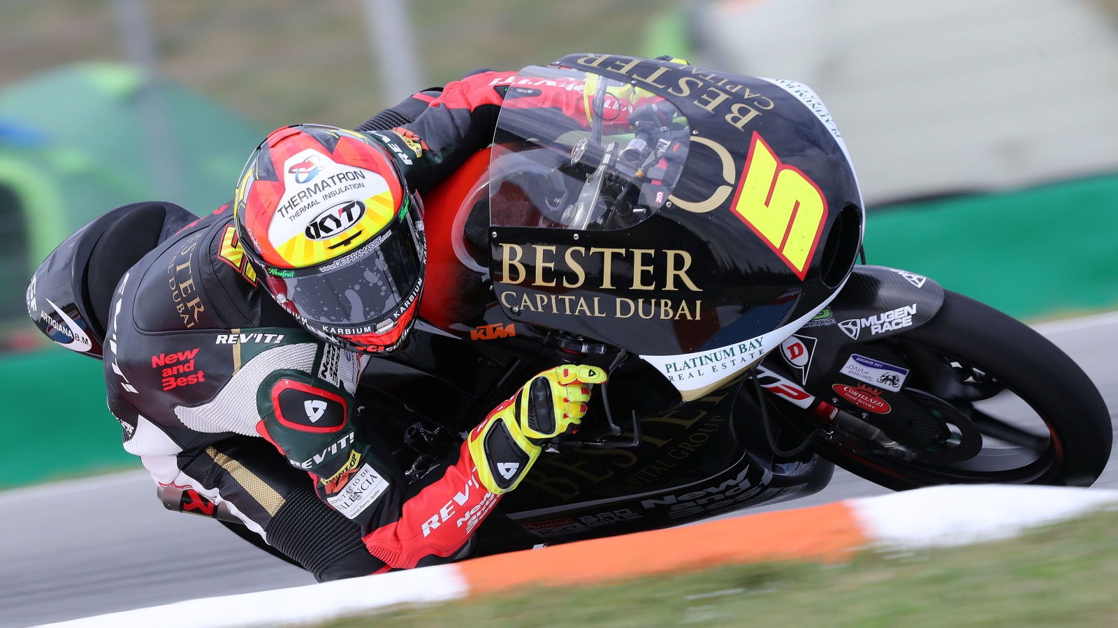 Arón Canet bate a Lorenzo Dalla Porta en Brno y le arrebata el liderato de Moto3