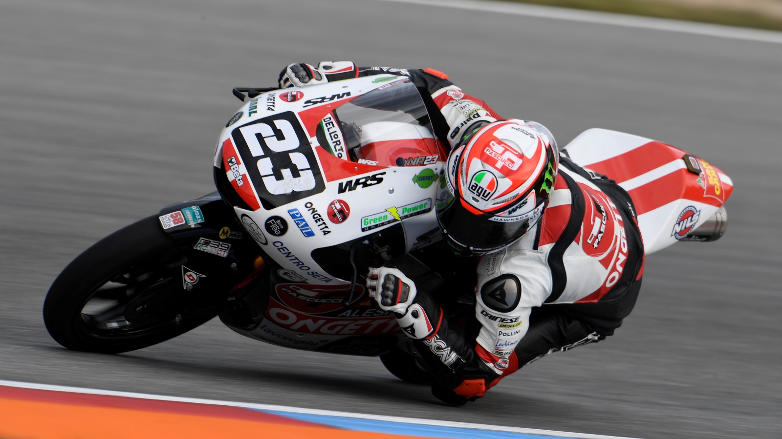 Arón Canet bate a Lorenzo Dalla Porta en Brno y le arrebata el liderato de Moto3