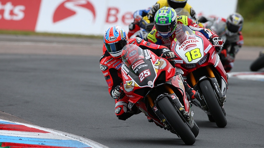 NoTodoMotoGP: Andrew Irwin devuelve a Honda a lo más alto del BSB