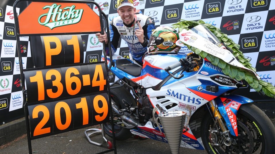 Peter Hickman hace un siete a la historia de las road races en el Ulster GP 2019