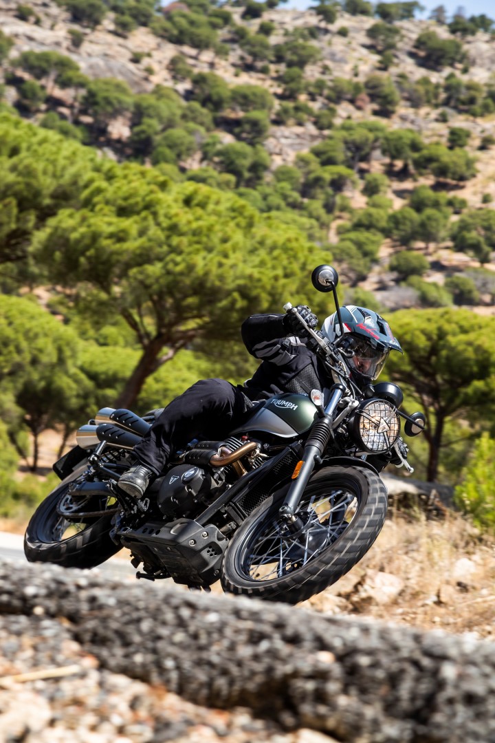 Cuerpo a cuerpo Moto Guzzi V85TT - Triumph Street Scrambler