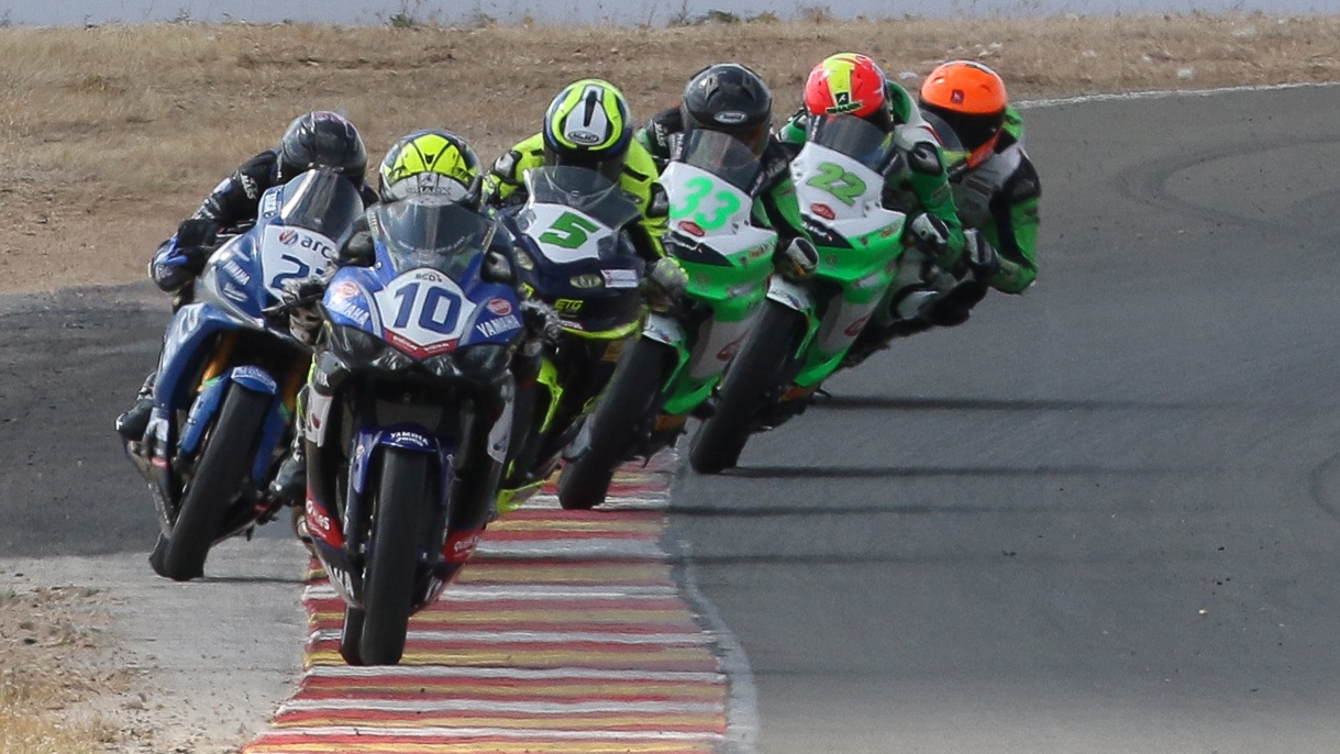 ESBK Albacete: Maxi Scheib vence en Superbike y Héctor Garzó se impone en Supersport