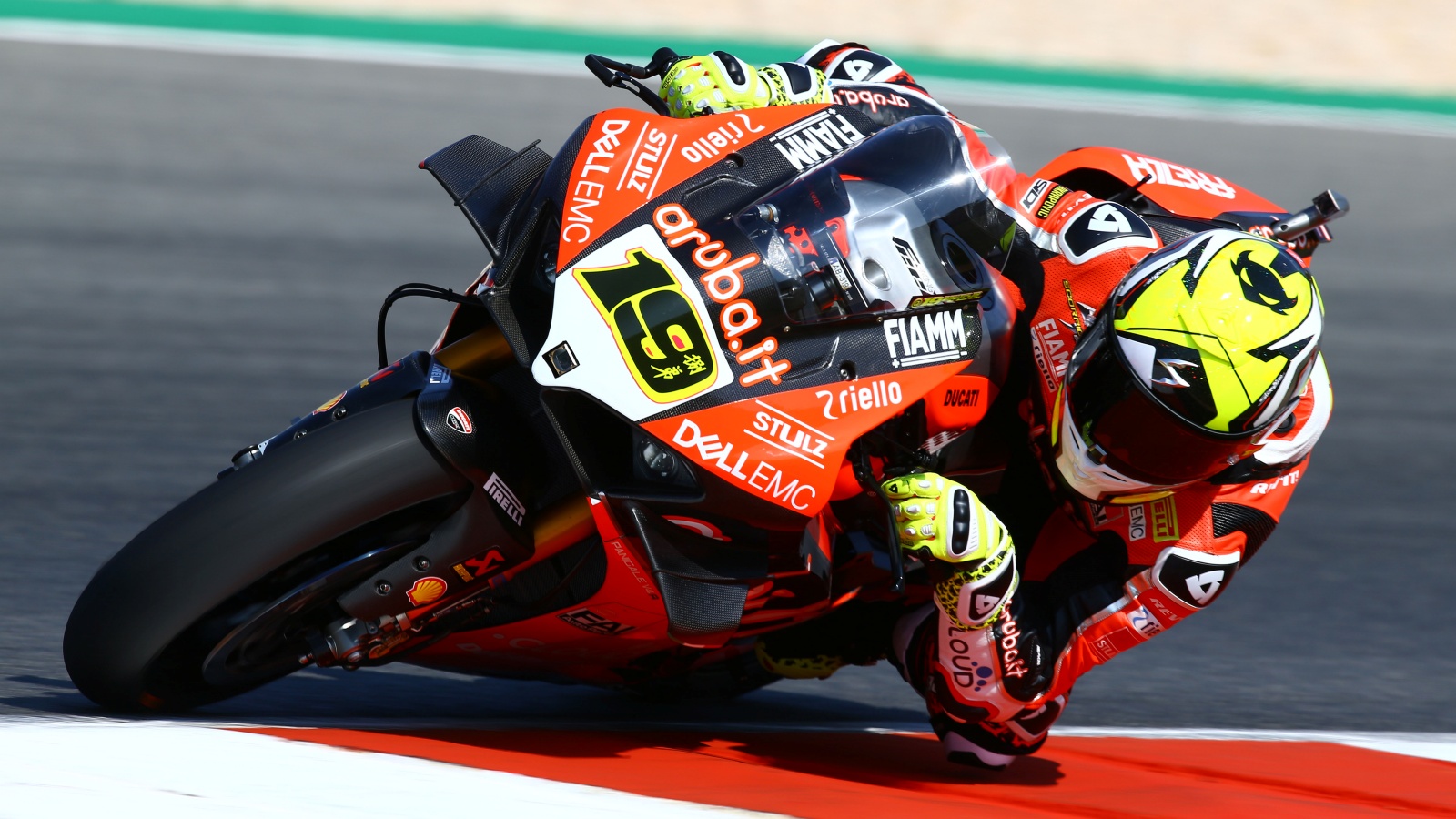 Jonathan Rea y Álvaro Bautista arrancan al frente de los libres en Portimao