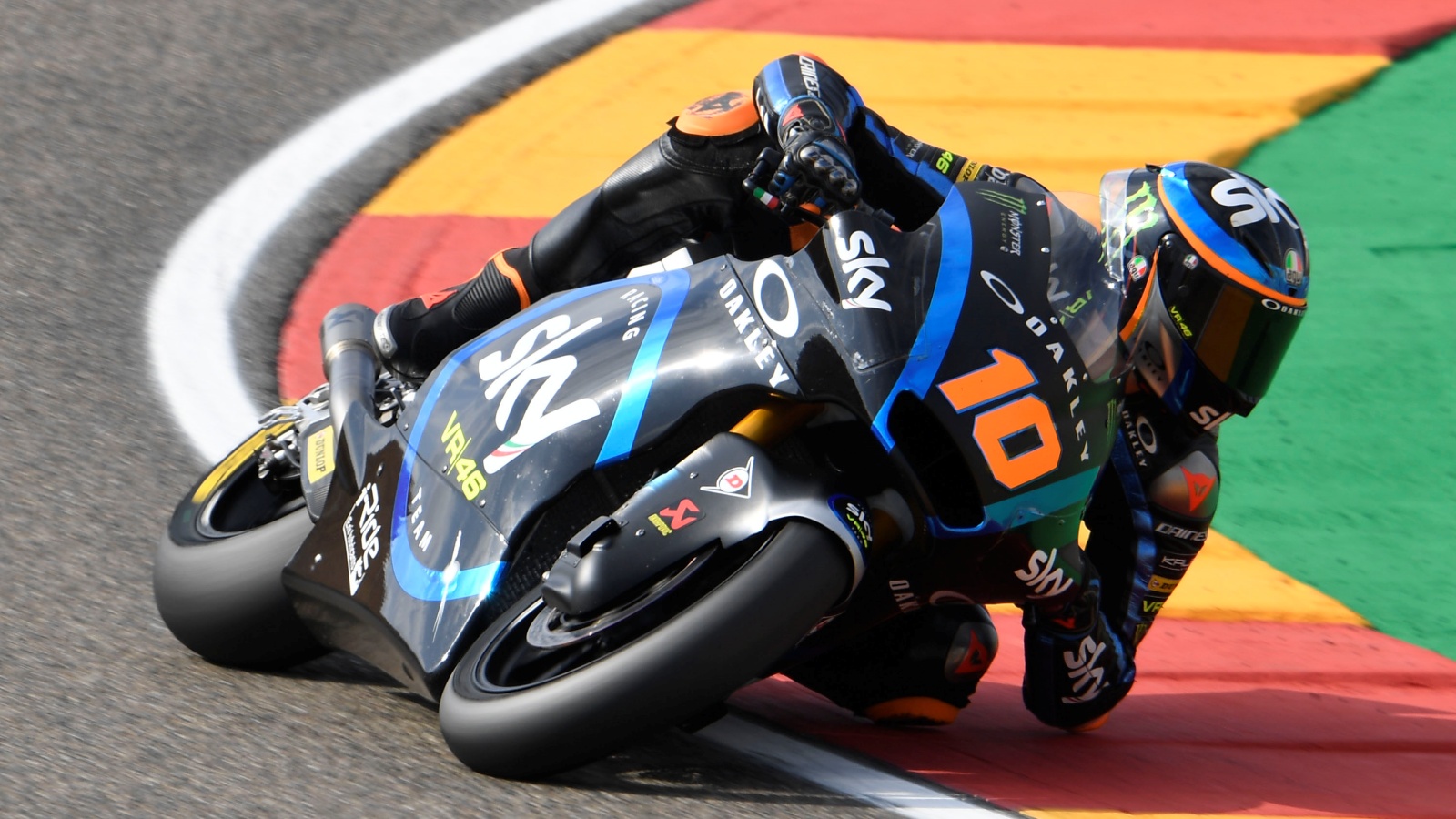 Brad Binder se impone a Jorge Navarro en Aragón y Álex Márquez sale mucho más líder