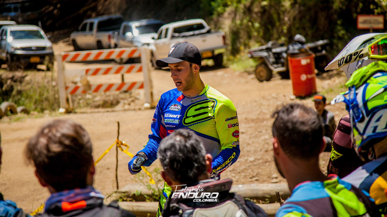 Doble curso de enduro y motocross Moremoto con Mario Román e Iker Larrañaga