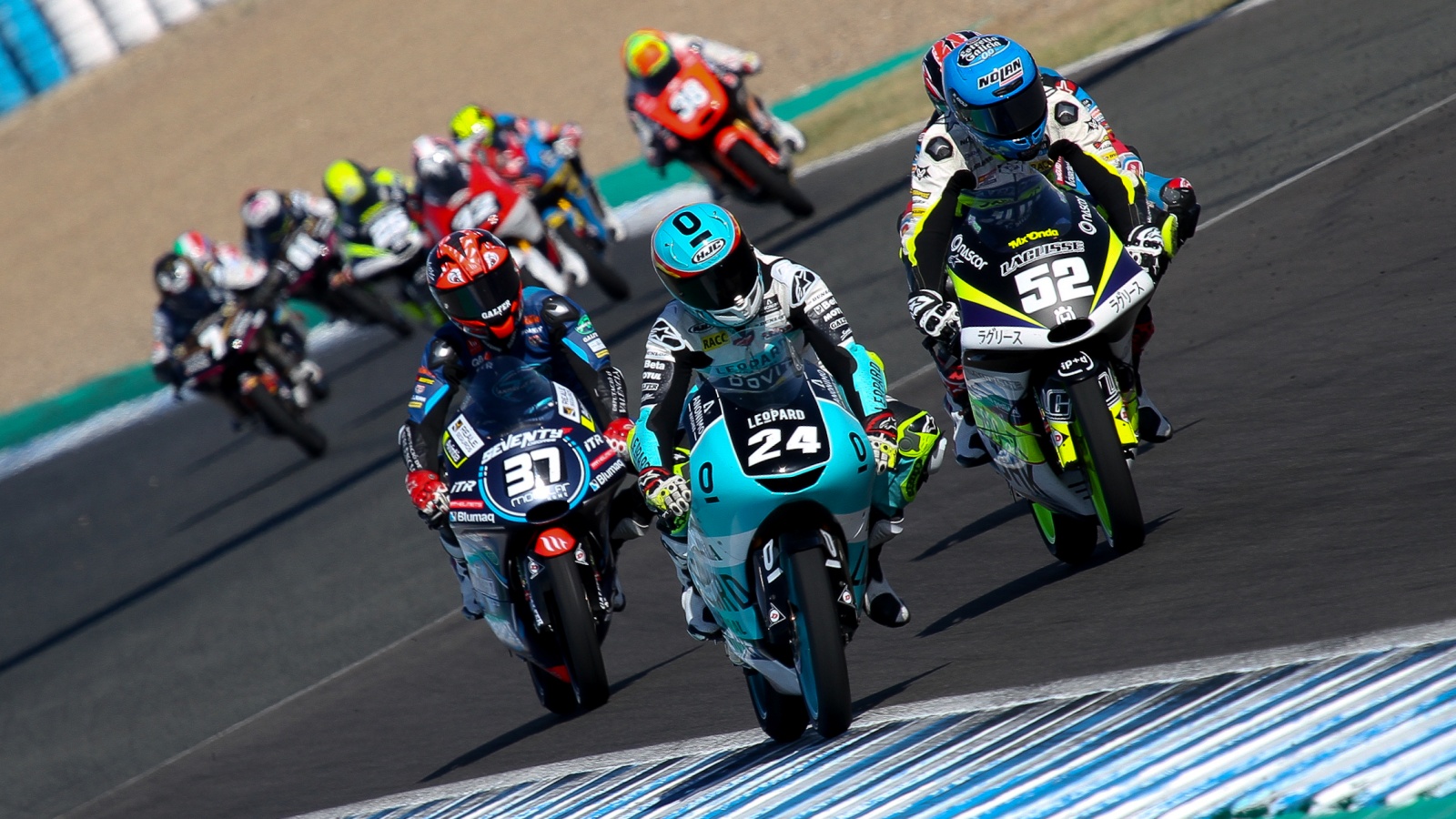 Carlos Tatay se lleva el doblete en Jerez y Jeremy Alcoba es más líder de Moto3