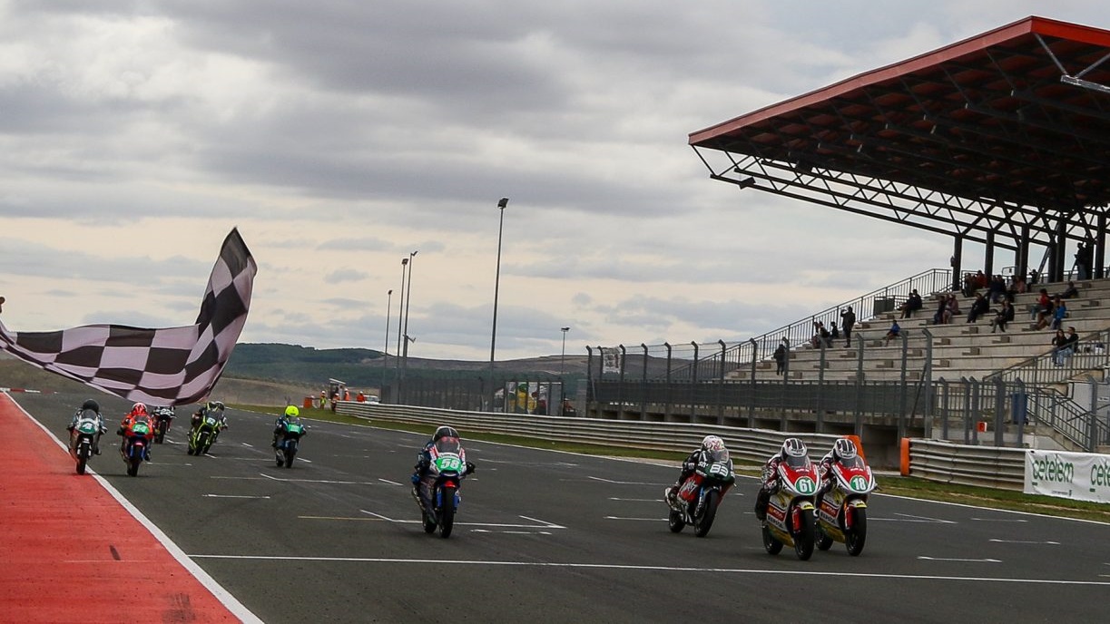 ESBK Navarra: Álex Medina gana en SBK y Óscar Gutiérrez bate a Miquel Pons en SSP