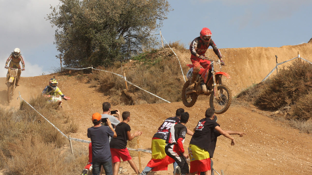 Fin del Nacional de Motoross Clásico en el mítico trazado de Montgai