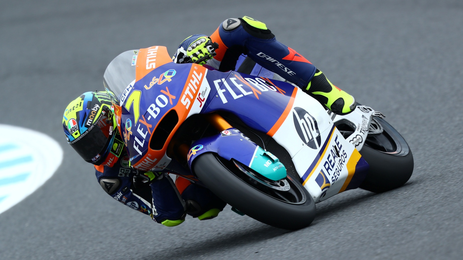 Luca Marini se luce en mojado con una increíble pole ante Augusto Fernández