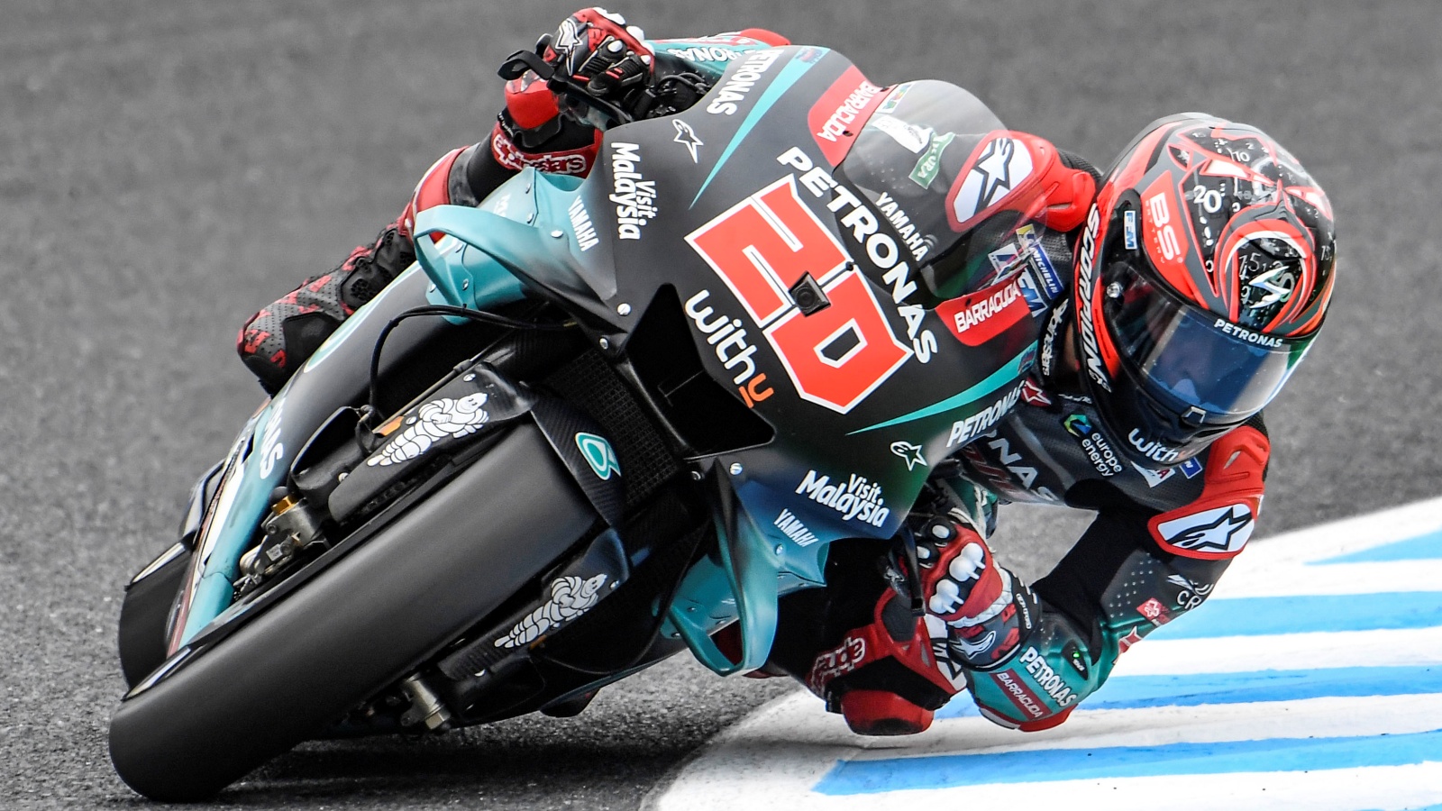 Marc Márquez contiene a Fabio Quartararo en Japón y logra su décima victoria del año