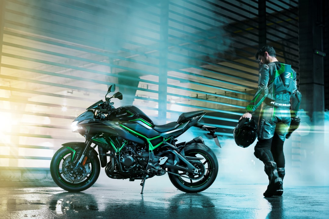 La nueva y espectacular Kawasaki Z H2, la naked más brutal