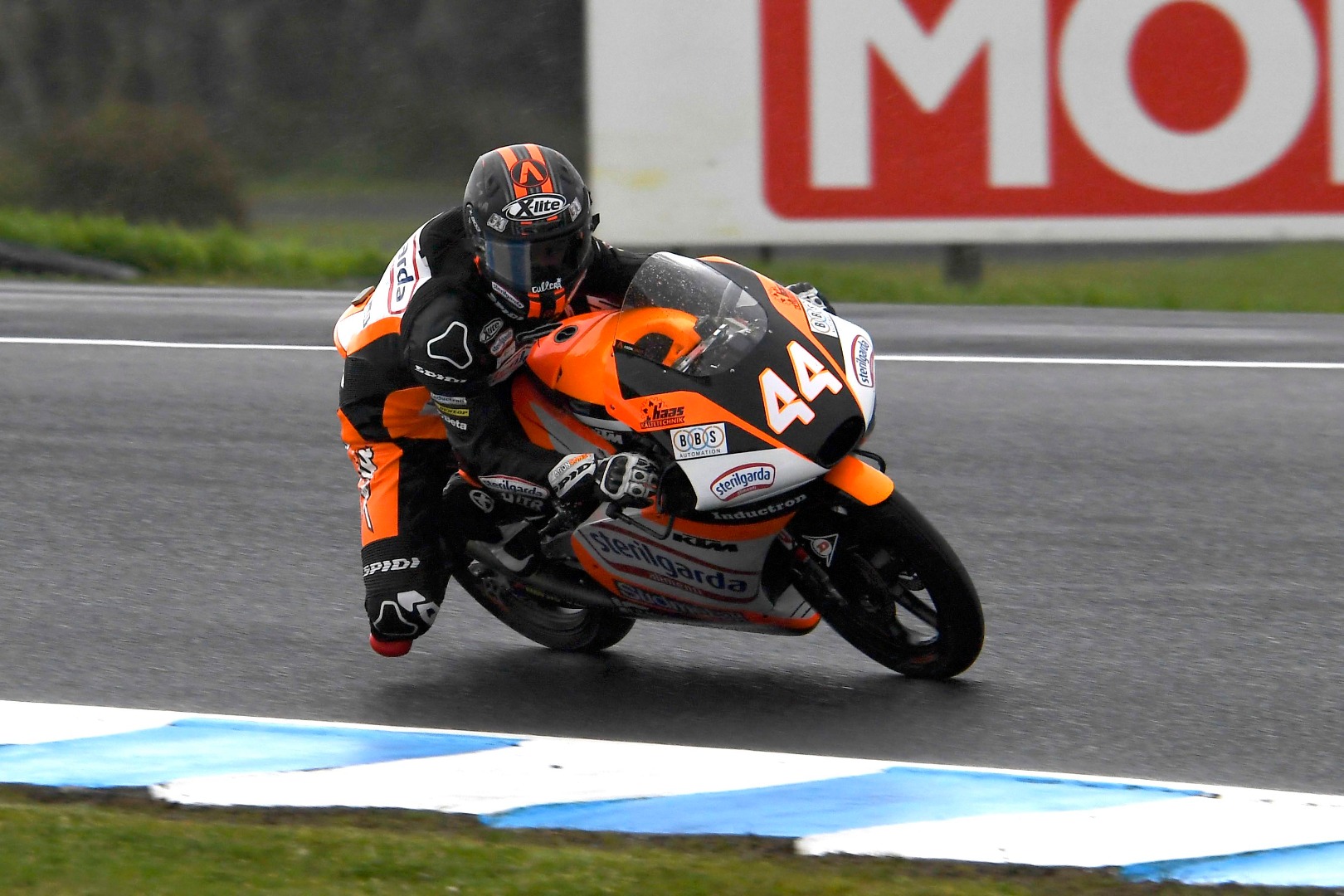 Jorge Martín y Arón Canet al frente de los libres en Moto2 y Moto3