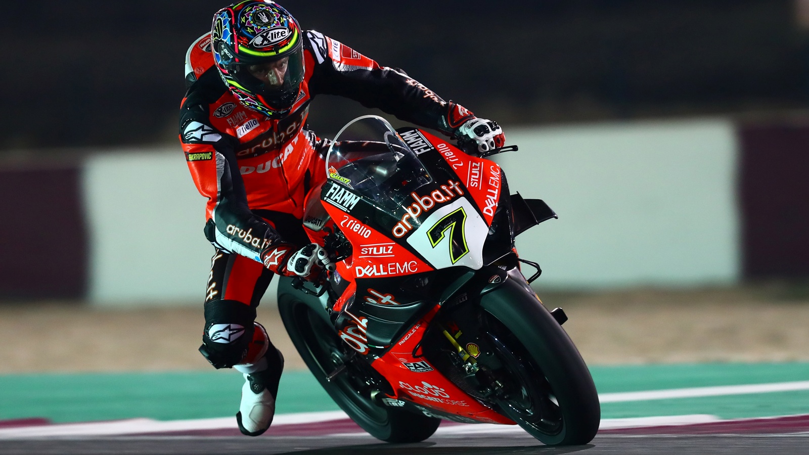 Jonathan Rea cierra el año ganando en Qatar y Chaz Davies bate a Álvaro Bautista