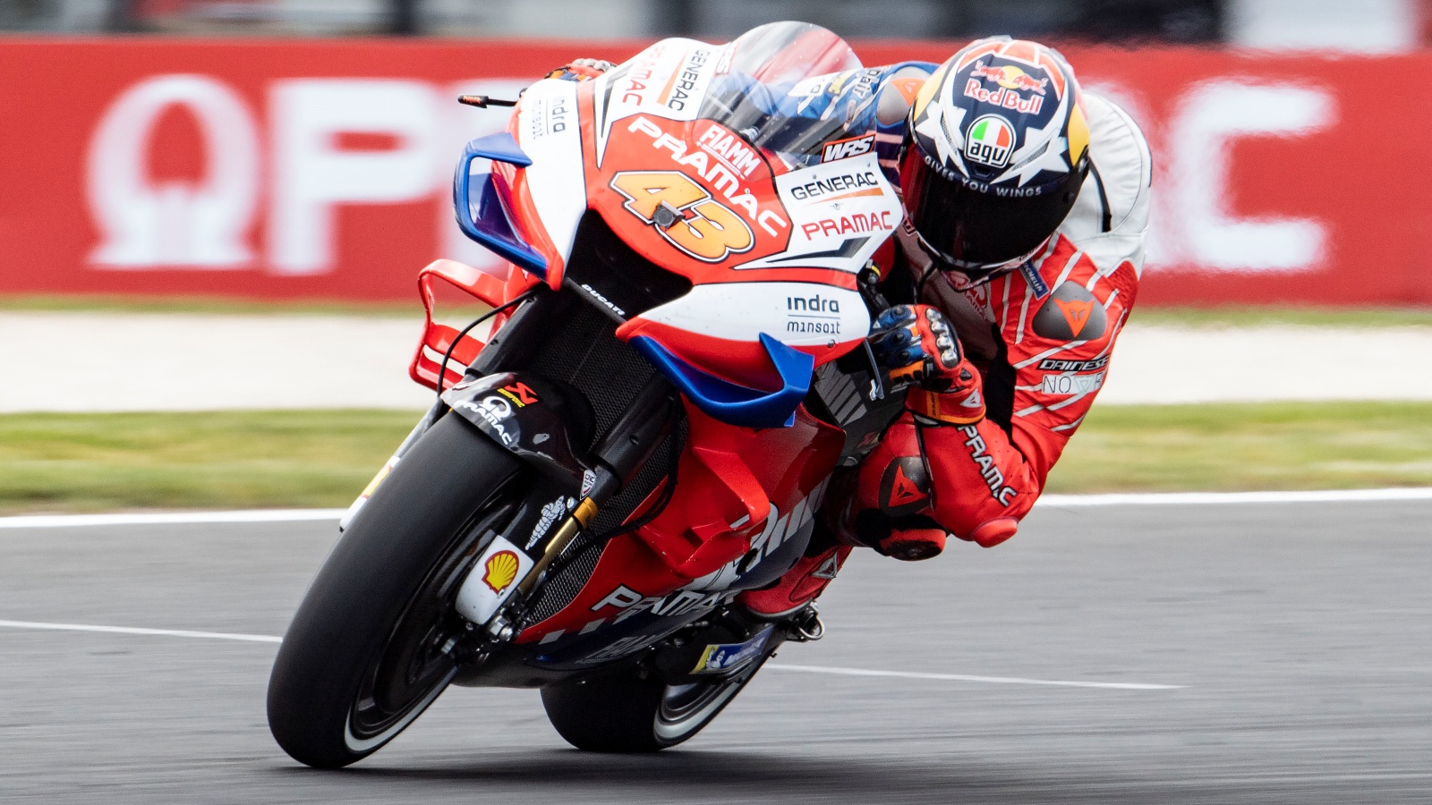 Marc Márquez se impone en Australia ante un Maverick Viñales que se fue al suelo