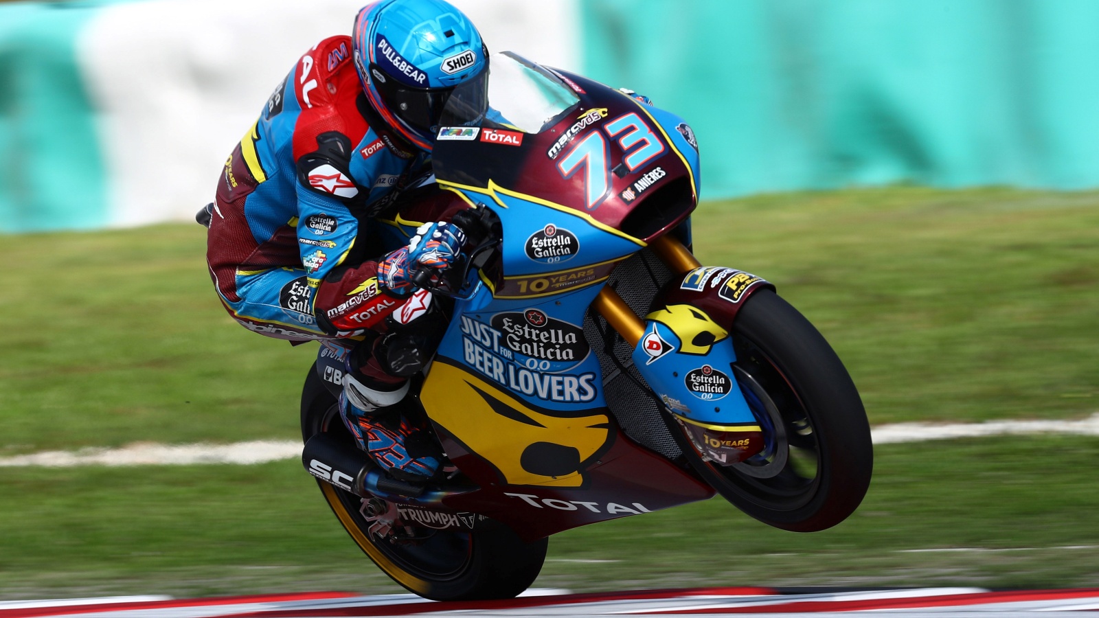 Brad Binder se lleva la victoria de Moto2 en la fiesta del título de Álex Márquez