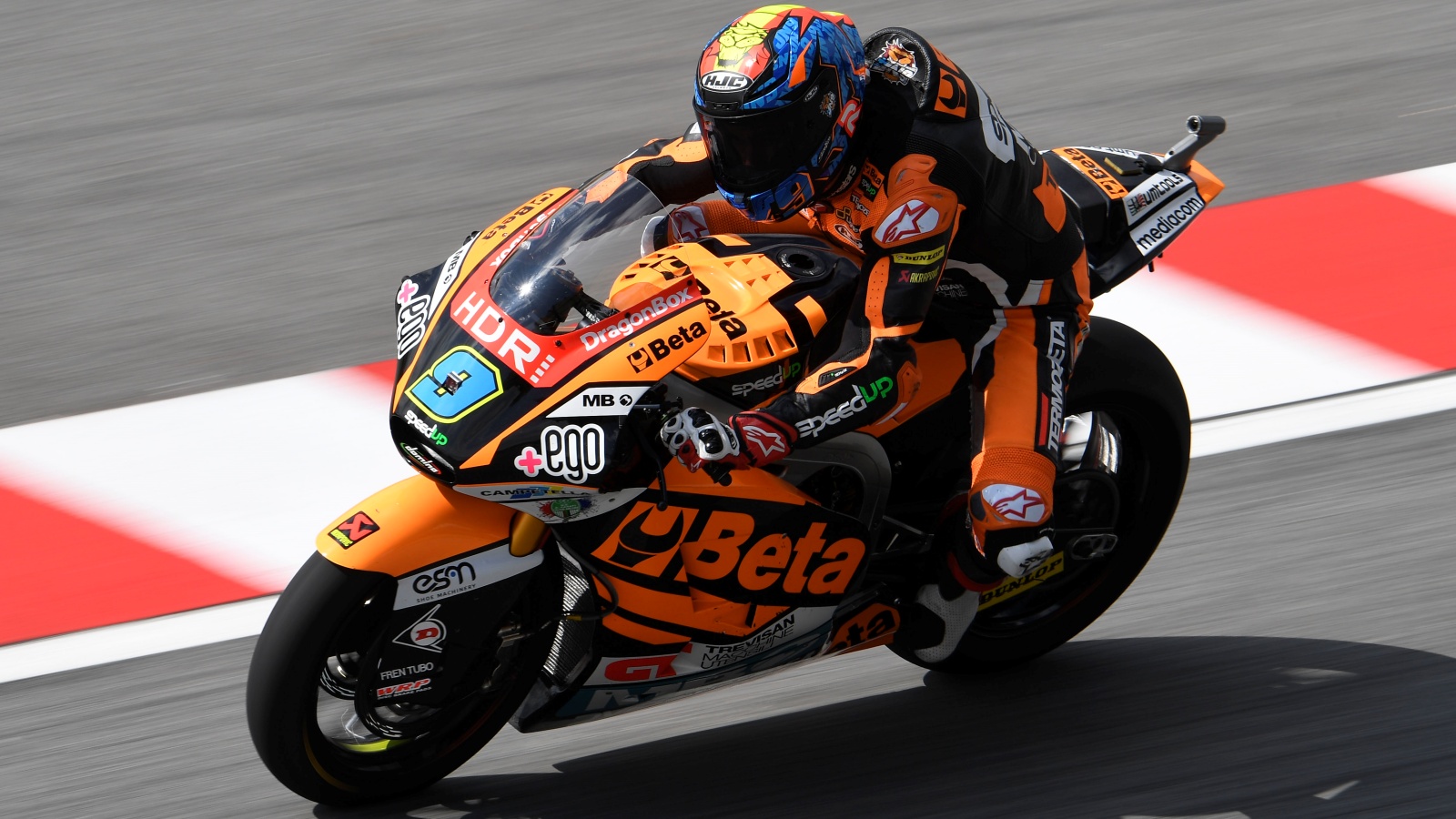 Brad Binder se lleva la victoria de Moto2 en la fiesta del título de Álex Márquez