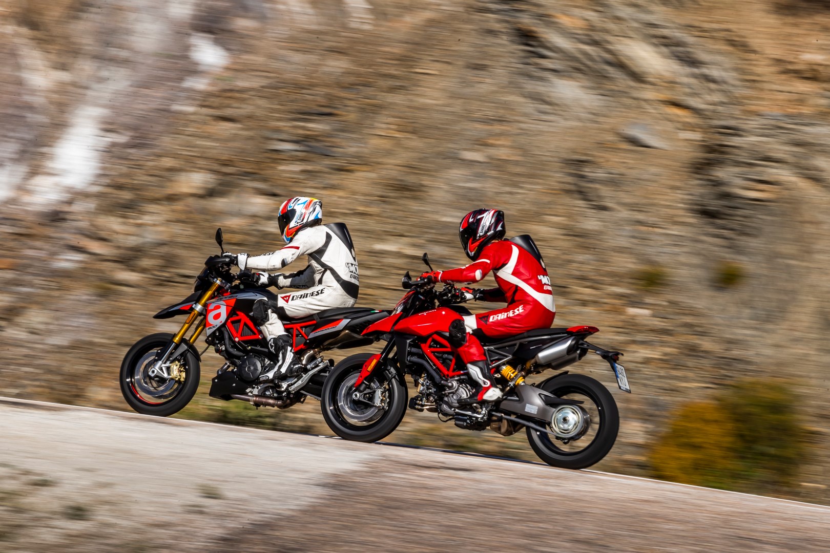 Cuerpo a Cuerpo Aprilia Dorsoduro 900 - Ducati Hypermotard 950
