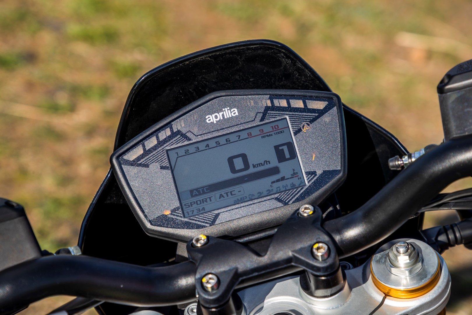 Cuerpo a Cuerpo Aprilia Dorsoduro 900 - Ducati Hypermotard 950