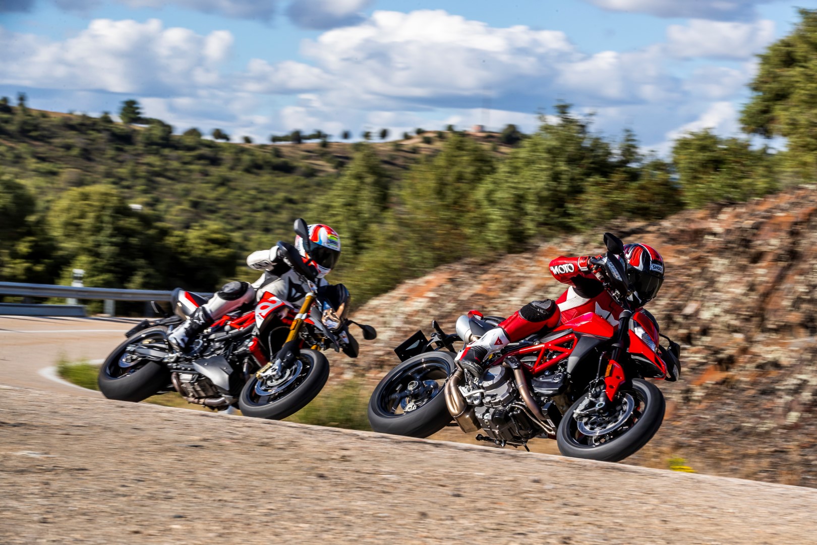 Cuerpo a Cuerpo Aprilia Dorsoduro 900 - Ducati Hypermotard 950