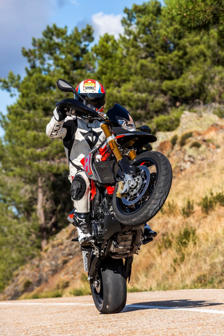 Cuerpo a Cuerpo Aprilia Dorsoduro 900 - Ducati Hypermotard 950