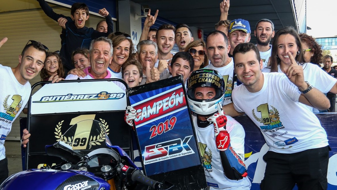 ESBK Jerez: Maxi Scheib campeón de Superbike y Óscar Gutiérrez de Supersport