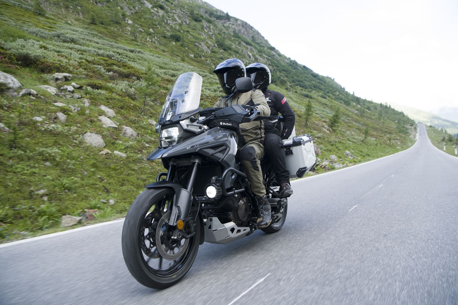 Suzuki V-Strom 1050 & 1050 XT 2020, Suzuki opta por el toque vintage