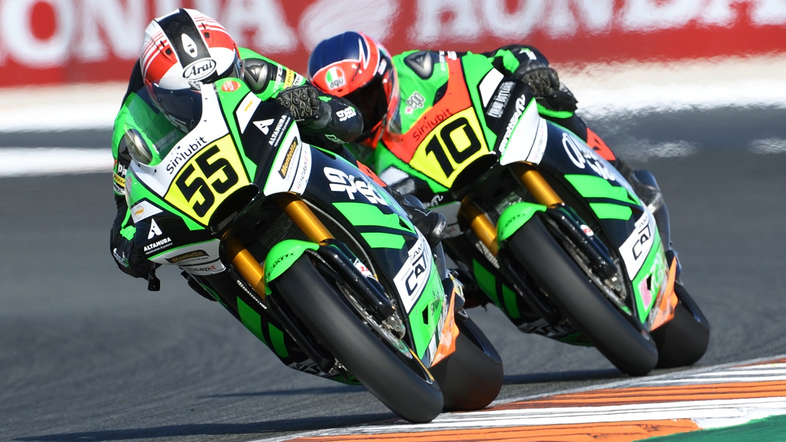 Edgar Pons bate a Héctor Garzó en el cierre del Europeo de Moto2 2019 en Valencia