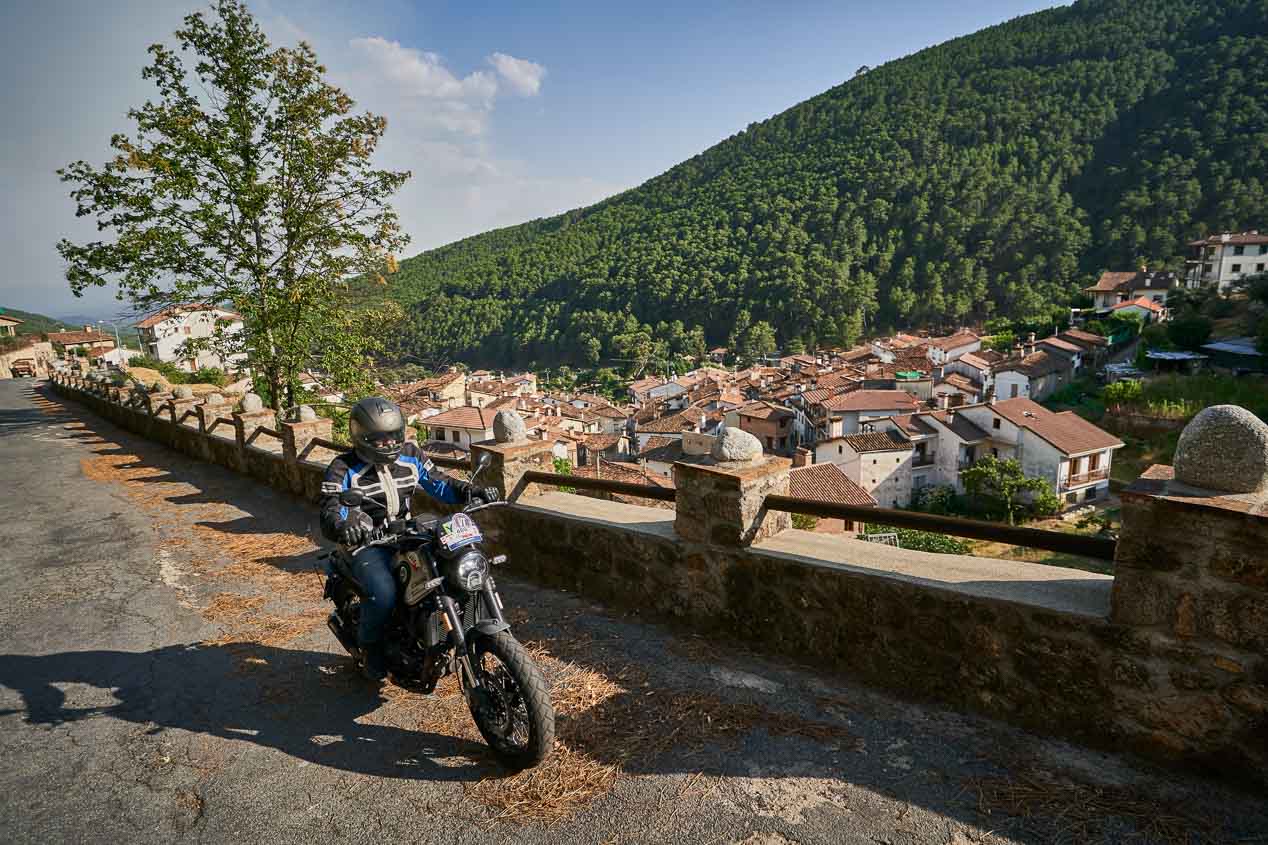 Ruta por Gredos con la Benelli Leoncino Trail