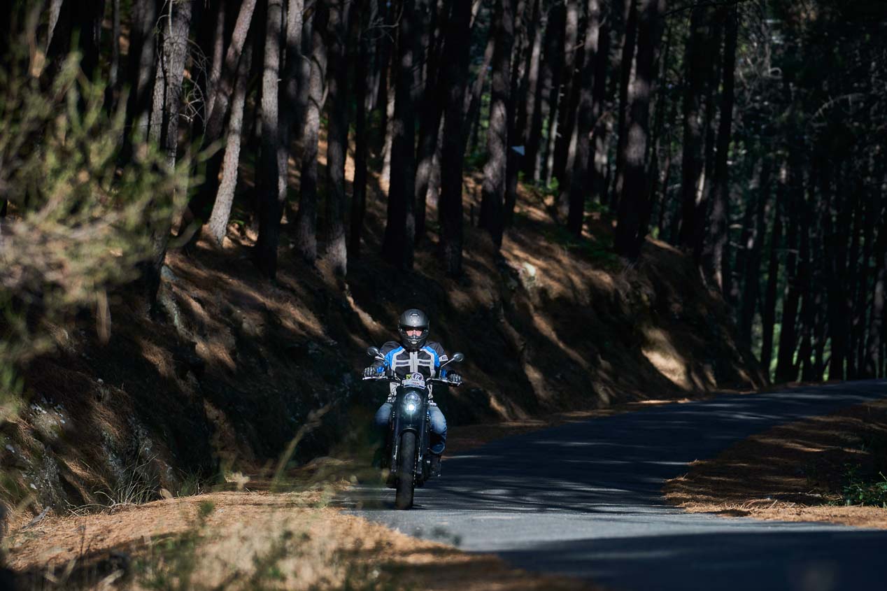 Ruta por Gredos con la Benelli Leoncino Trail