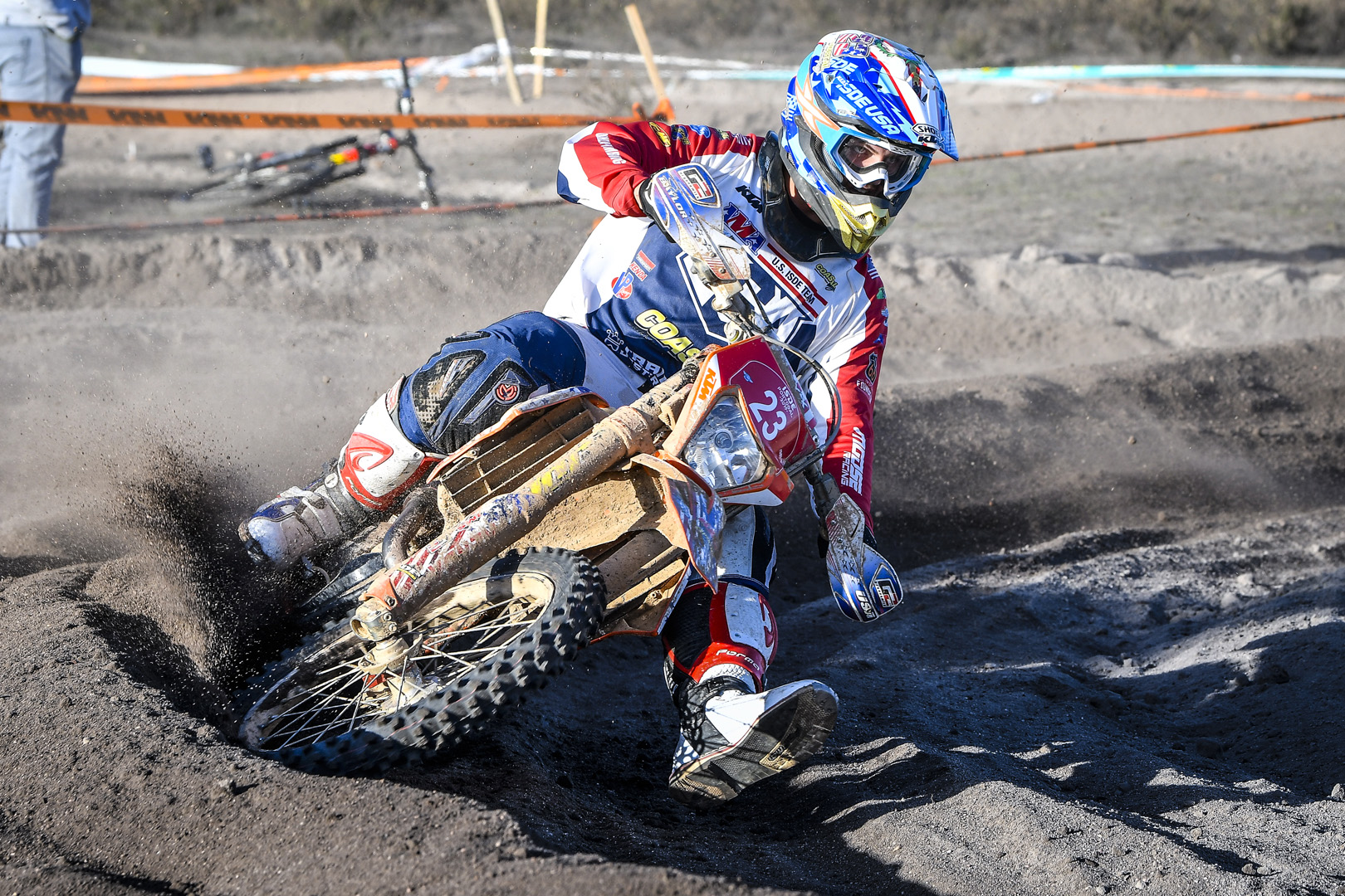 ISDE 2019 día 2, Australia al frente en Trofeo y Junior