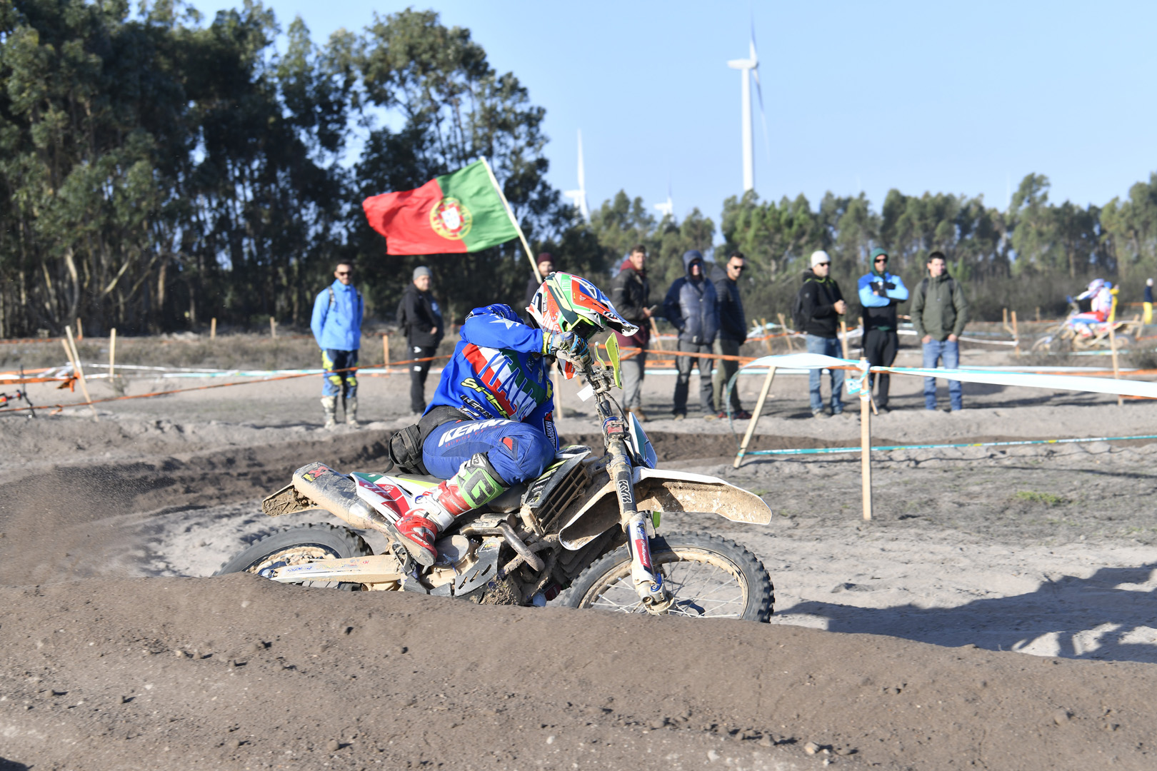 ISDE 2019 día 2, Australia al frente en Trofeo y Junior