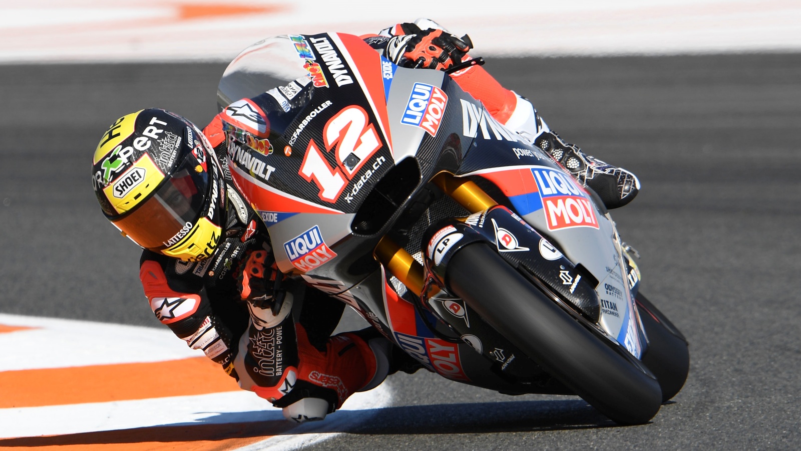 Brad Binder se despide de Moto2 con su tercera victoria consecutiva en Valencia