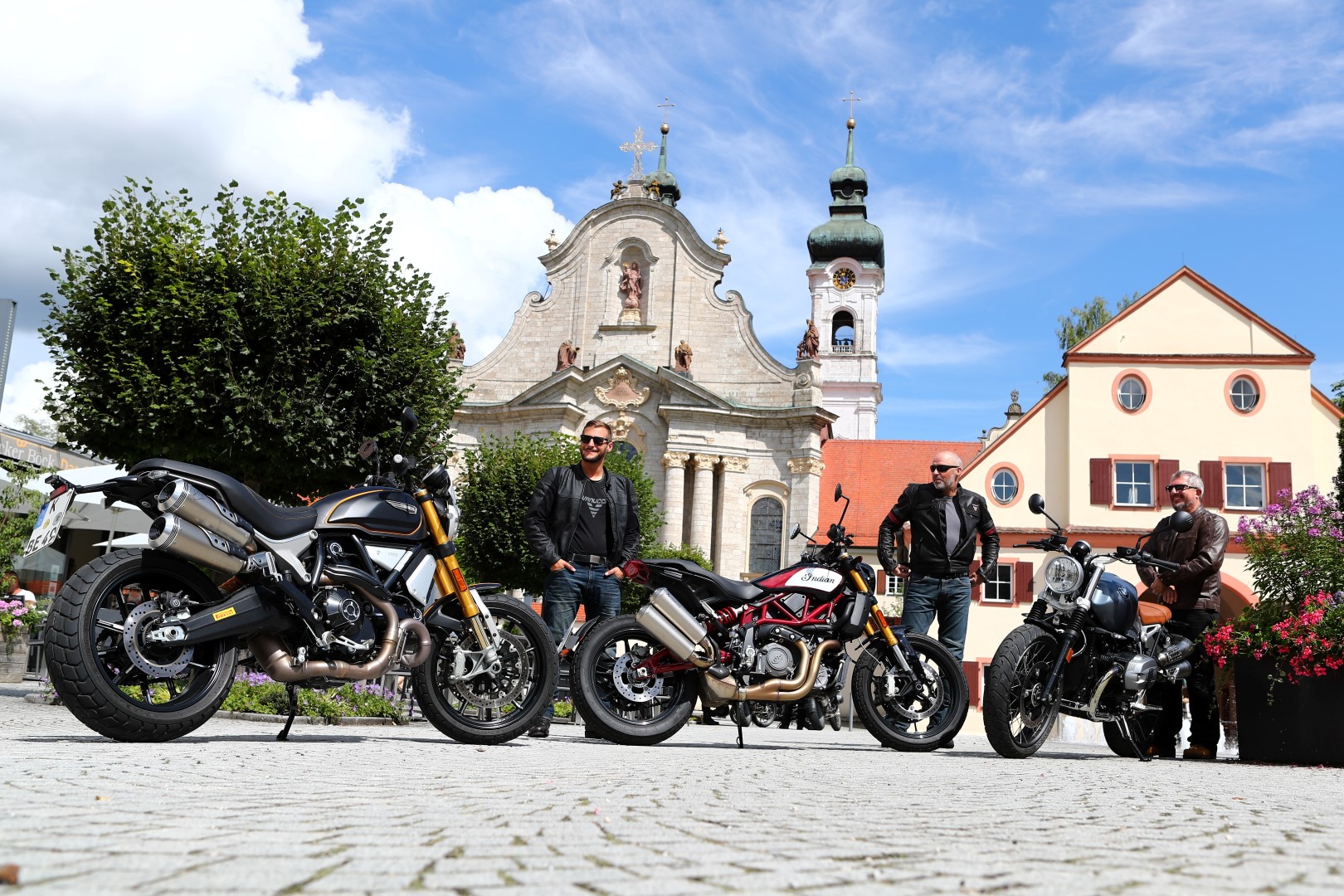 Comparativa BMW R nineT Scrambler vs Scrambler Ducati 1100 Sport vs  Indian FTR 1200 S Race Replica
