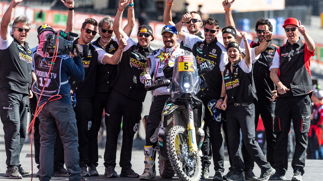 Pablo Quintanilla, subiendo peldaños del Dakar con dos pesos a la espalda