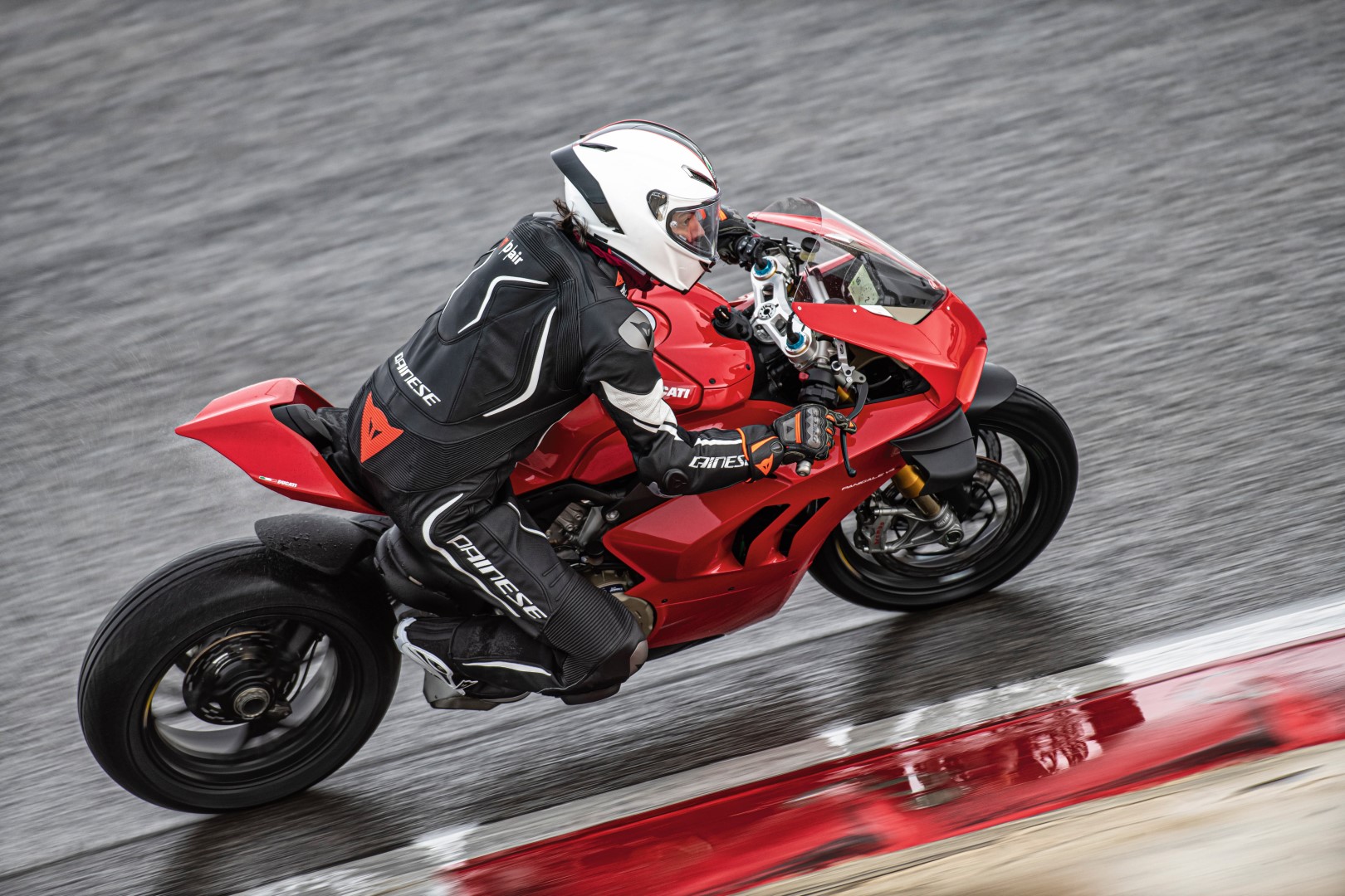 Ducati Panigale V4 S, prueba, ficha técnica y primeras impresiones