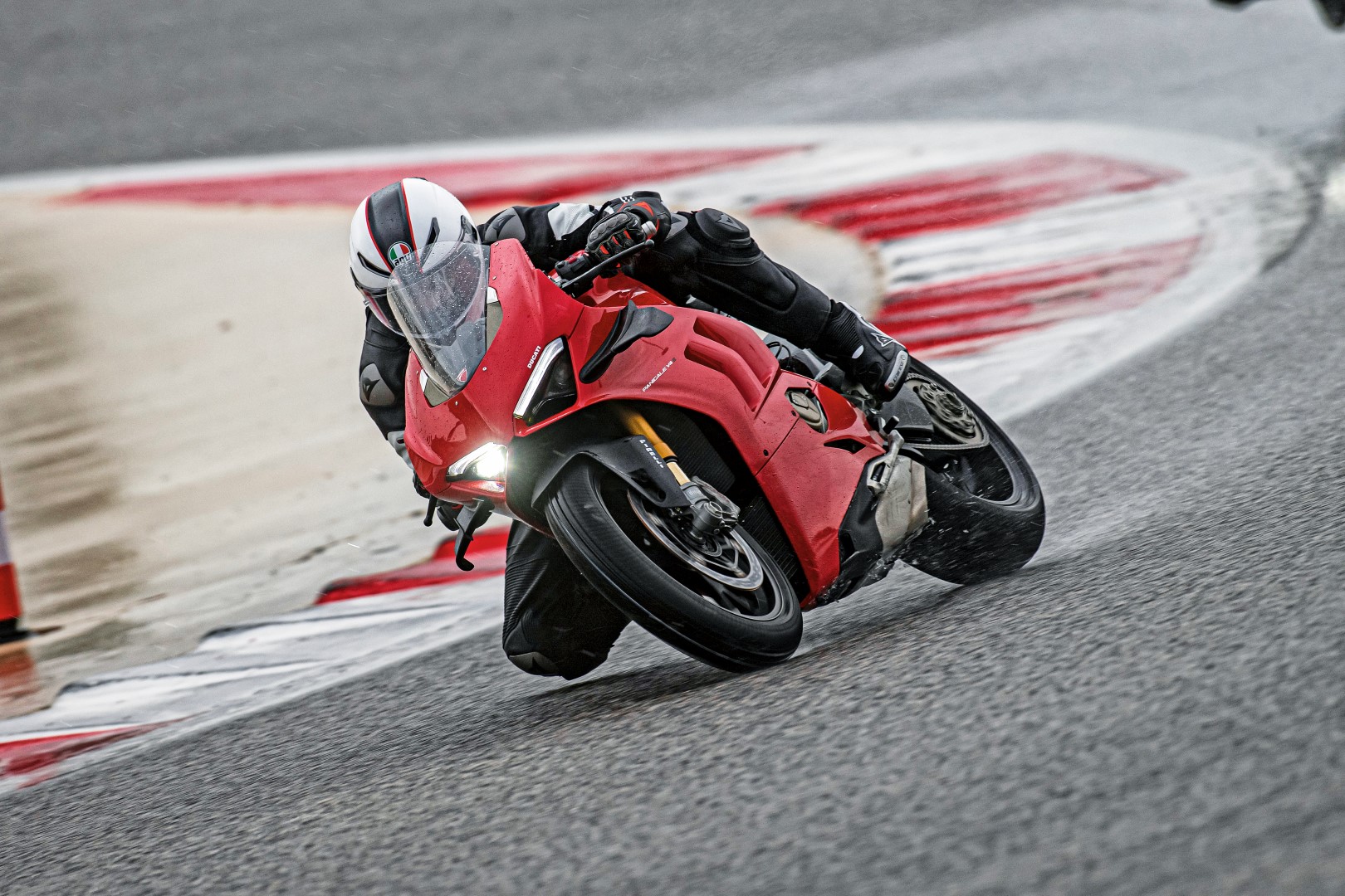 Ducati Panigale V4 S, prueba, ficha técnica y primeras impresiones