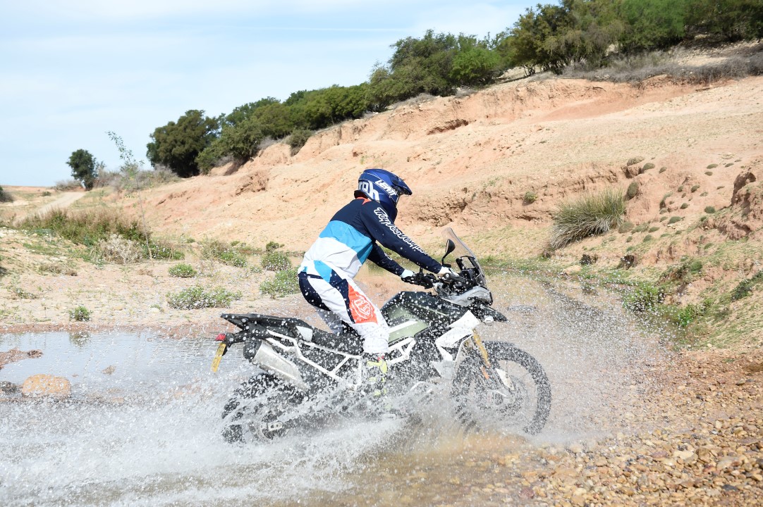 TRIUMPH TIGER 900, prueba, primeras impresiones y ficha técnica