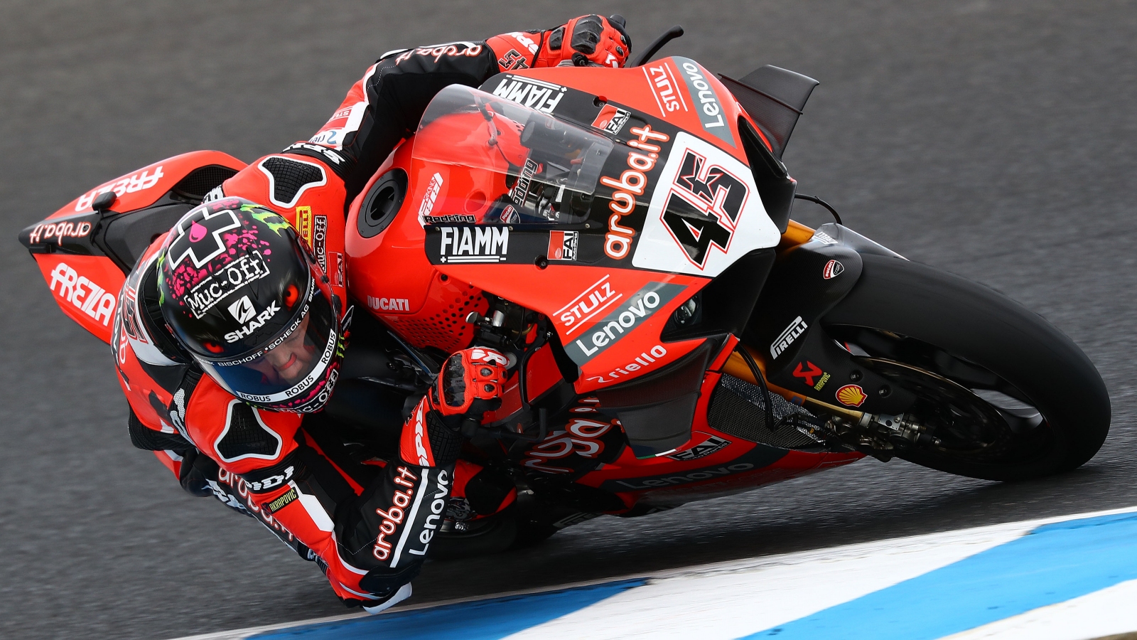 Toprak Razgatlioglu gana a Alex Lowes y Scott Redding una carrera memorable en Australia
