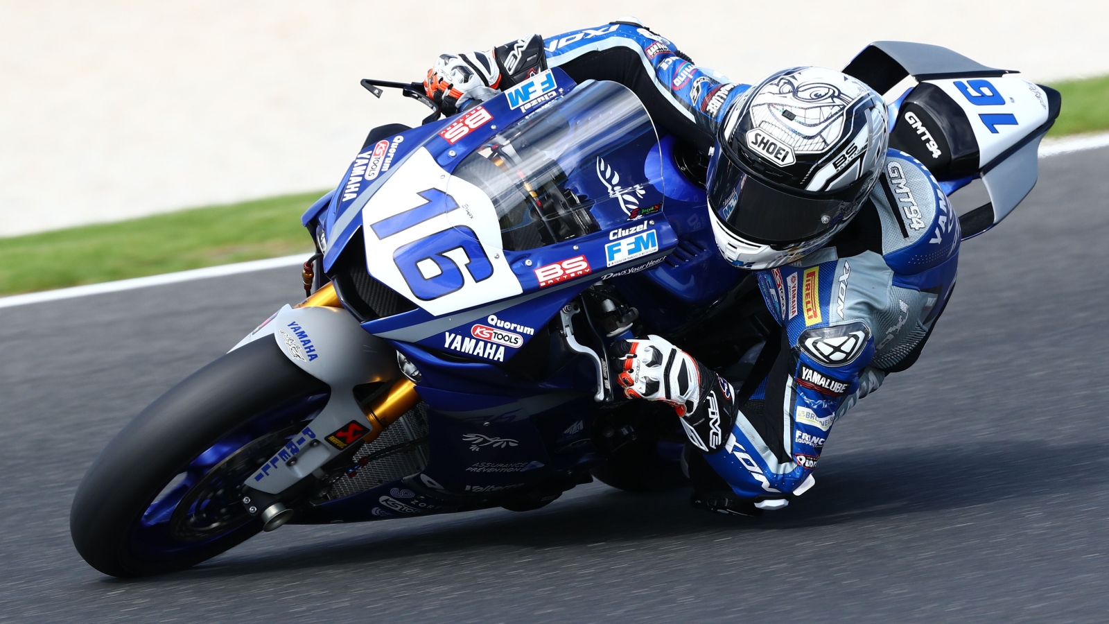 Andrea Locatelli arrasa en Phillip Island en su debut en el Mundial de Supersport